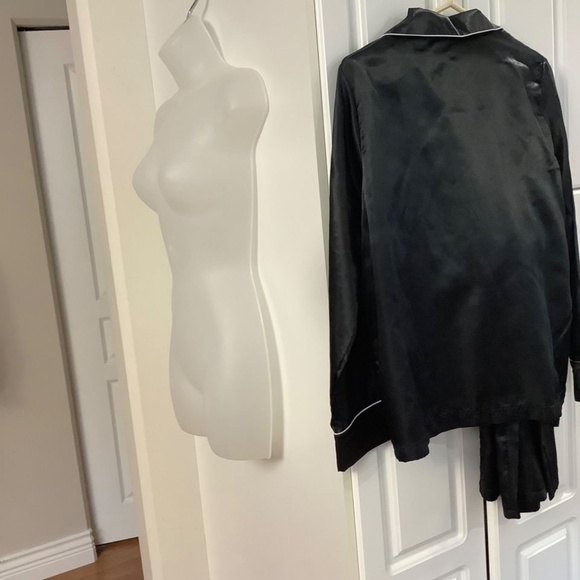 Women’s black satin Pajamas Sz Large - Picture 4 of 4